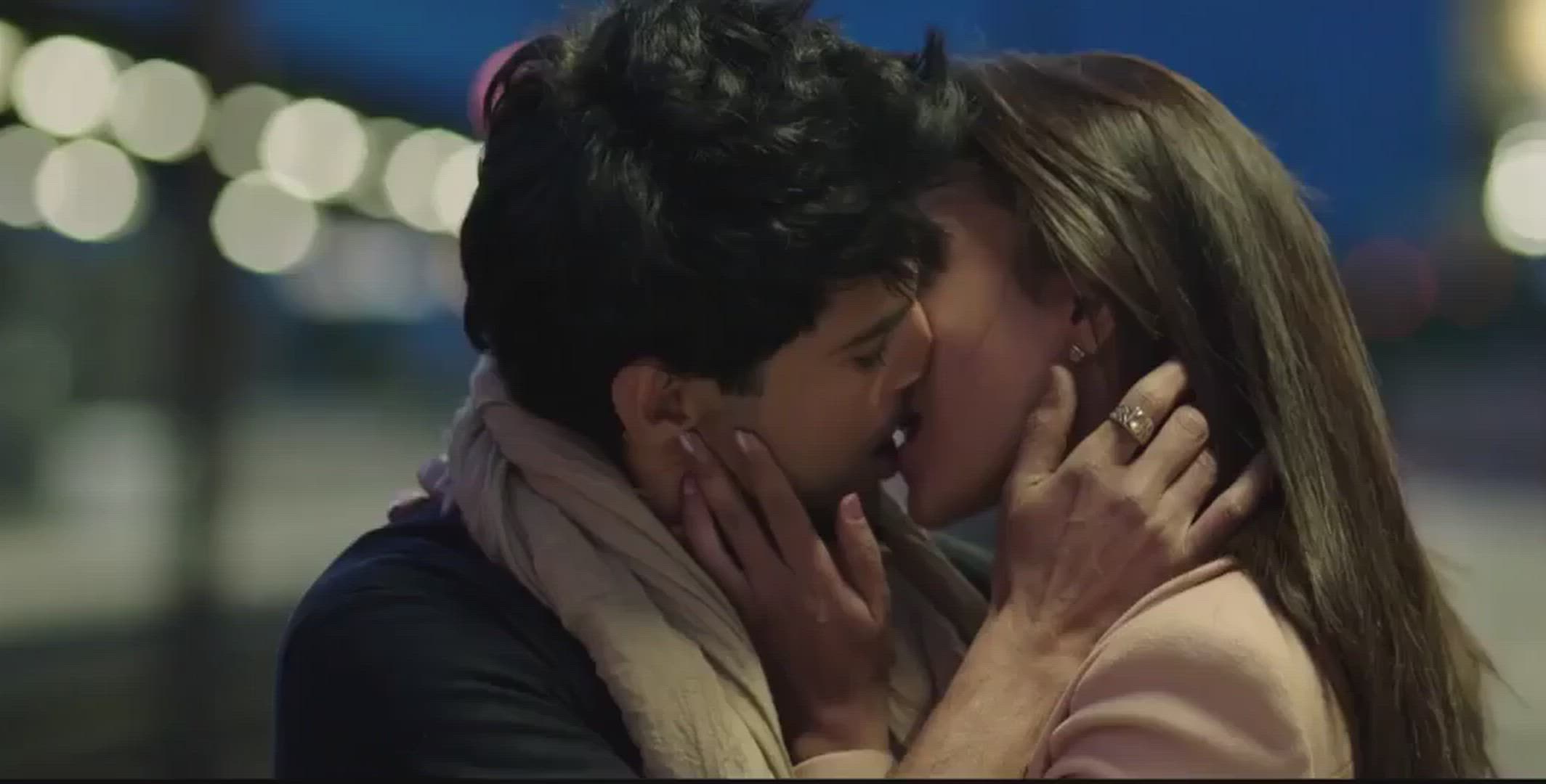 Kissing Muslim Bollywood Short Video #4419 video thumbnail
